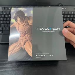 Attack on Titan Figure Revoltech The Armored Titan Action Figures Amazing Yamaguchi Yoroi no Kyojin Reiner Braun PVC Model Toys