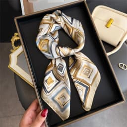 2024 Luxury Floral Print 70cm Square Silk Scarf Women Designer Scarves Bandana Foulard Shawl Hijab Echarpe Hairband Tie Ribbon
