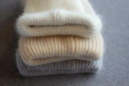 Winter Women's Real Fox Fur Pom-Pom Knitted Beanie Cap with Rabbit Fur Trim and Cashmere Touch