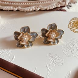 Korean Style Small Daisy Flower Ear Clip Earrings Spring Simple White Purple Petal Flower No Piercing Clip Earrings for Women