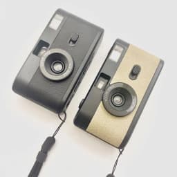 Vintage Retro 35mm Reusable Film Camera Fixed Focus Lens Manual Film Winding and Rewinding Built-in Flash Non Disposable Camera