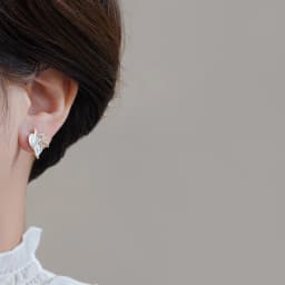 Blue Unique Leaf Earrings for Women 2024 New Fahion Niche Design Gentle Stud Earring Temperament Light Luxury Jewelry Gifts