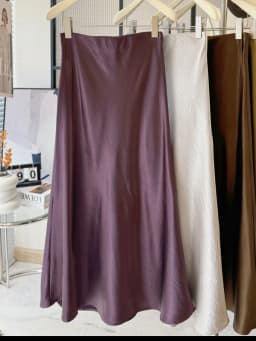 Thick Glossy Satin Midi Skirt Elegant Quiet Luxury Basic High-Waist Skirt or All Seasons