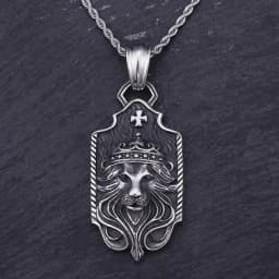 Retro Punk Turquoise Bull Head Pendant Necklace for Men Fashion Hip Hop Motorcycle Riding Trend Cool Personalized Jewelry