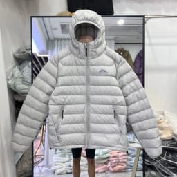 2025 New Women's Short White Duck down Jacket Loose Fit Chest Mountain Design Hooded Korean Style Commute Wind Nylon Material