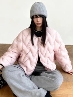 New 2026 Autumn Winter Lightweight Wave Quilted Puffer Jacket Women Loose Round Neck Short White Duck Down Coat Outwear
