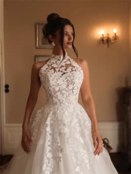 Customized Halter Neckline Appliques Sleeveless Tulle A-Line Wedding Dress Zipper Back Floor Length Sweep Train Gown For Bride