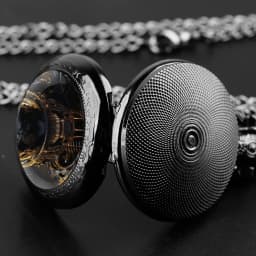 Alien Xenomorph Design Glass Dome Quartz Pocket Watch with Chain Vintage Men Women Necklace Pendant Clock Best Gifts for Kids