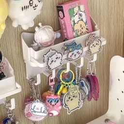 Wall-Mounted Keychain Display Holder Small Grain Storage Box Hook Rack No-Punching Needed Organizer for Home Jewelry Storage