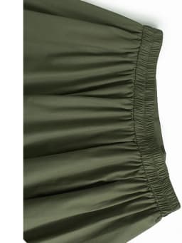 [EAM] High Elastic Waist Black Pleated Shaped Irregular Half-body Skirt Women Fashion Tide New Spring Autumn 2026   1DH5286