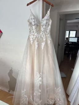 Customized Luxury Backless Wedding Dress Princess Buttons Exquisite Applique V-Neck Spaghetti Strap Gown Vestido De Novia 2023