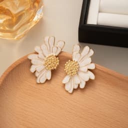 White Pink Color Metal Petal Stud Earrings for Women Personality Fashion Flower Earrings pendientes mujer