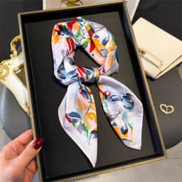 2024 Luxury Floral Print 70cm Square Silk Scarf Women Designer Scarves Bandana Foulard Shawl Hijab Echarpe Hairband Tie Ribbon