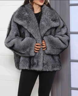 Women's Artificial Fur Coat with Large Lapel Short Fashionable Fox Fur Style Fluffy Plush Clothing for Ladies