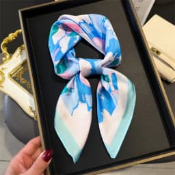 2024 Luxury Floral Print 70cm Square Silk Scarf Women Designer Scarves Bandana Foulard Shawl Hijab Echarpe Hairband Tie Ribbon