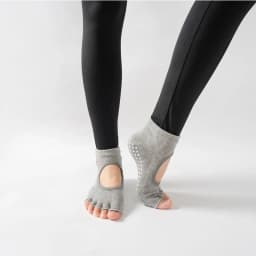 Women Backless Five Toe Yoga Socks Non-Slip Cotton Ladies Dance Ballet Socks Open Half Breathable Fitness Sport Sock for Pilates