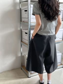 [EAM] High Waist Gray Brief Pleated Wide Leg Calf-Length Pants New Trousers Women Fashion Tide Spring Autumn 2026 1DJ0997