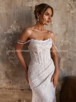 Modern Sweetheart Wedding Dress with Front Split Mermaid Silhouette Sweep Train Bridal Gown for Brides