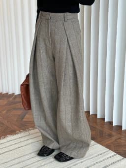 [EAM] High Waist Brown Striped Pleated Long Thick Wool Wide Leg Pants New Trousers Women Fashion Tide Autumn Winer 2026 1DH7548