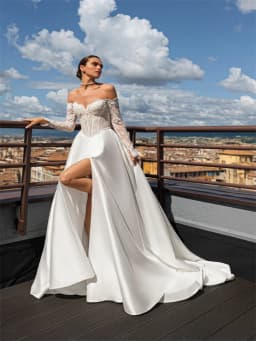 Customized Sweetheart Neckline Long Sleeves A-Line Wedding Dress Zipper Back Floor Length Side Slit Sweep Train Gown For Bride