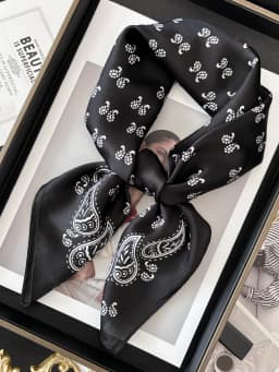 Vintage Chain Print Satin Square Scarf Soft Lightweight Women’s Fashion Accessory for Hair Neck Shawl Elegant Hair Scarf