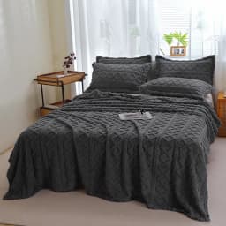 Ultra-Soft 3D Plush 1pc Luxurious Fleece Blanket - Dense Weave for Exceptional Warmth, Cozy Flannel Throw