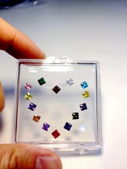 Transparent Gems Storage Box Gemstone Adsorption Display Stand Holder Loose Diamond Container Pendant Coin Suspended Organizer