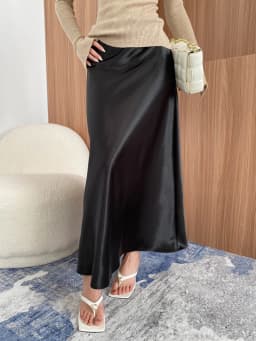 Thick Glossy Satin Midi Skirt Elegant Quiet Luxury Basic High-Waist Skirt or All Seasons