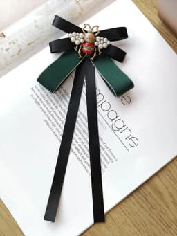Vintage British Pearl Bee Bow Tie Handmade Fabric Ribbon Brooch Insect Collar Bowtie White Shirt Collar Pin Fashion Accessories