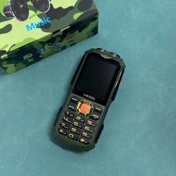 YEEMI Q5 4G Button Phone 2.4inches Dual SIM Card HD Call Camera FM LED Flashlight LTE Type-C Triple-proof Outdoor Mobile Phone