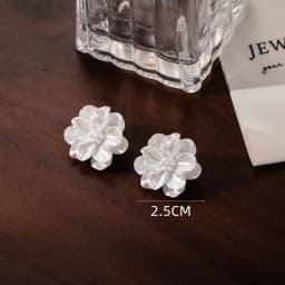 Big White Camellia Flower Stud Earring Female Simple Exaggerated Resin Ear Jewelry Wedding Best Friend Christmas Gift