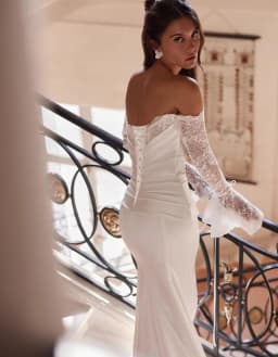 Customized Off Shoulder Lace Long Sleeves Wedding Dress for Bride Strapless Mermaid Satin Pleated Bridal Ball Gown with Corset