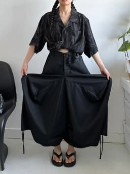 [EAM] High Elastic Waist Black Irregular Bandage Shaped Wide Leg Pants New Trousers Women Fashion Spring Autumn 2026 1DJ1234
