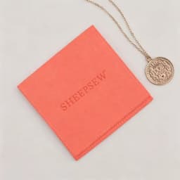 50pcs SHEEPSEW Microfiber Jewellery Envelope Pouches Custom Deboss Logo Multi Colors Jewelry Packaging Bag For Bridesmaid