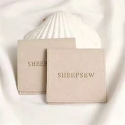 50pcs SHEEPSEW Microfiber Jewellery Envelope Pouches Custom Deboss Logo Multi Colors Jewelry Packaging Bag For Bridesmaid