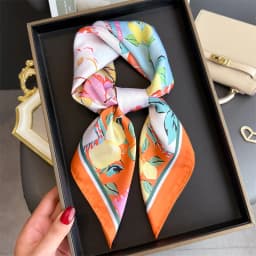 2024 Luxury Floral Print 70cm Square Silk Scarf Women Designer Scarves Bandana Foulard Shawl Hijab Echarpe Hairband Tie Ribbon