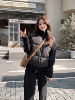 Chic Short White Cotton Jacket Women's Warm Design Sensation Winter Outerwear Fashionable Minimalist Style Coat