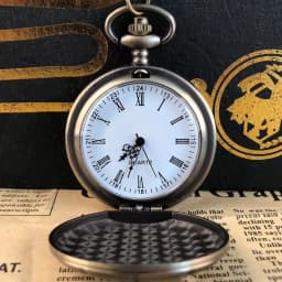 Olive Leaf Pattern Carved Quartz Pocket Watch Vintage Bronze Fob Chain Roman Numerals Face Round Dial Necklace Lucky Timepiece