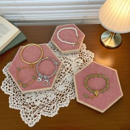 Hexagonal Jewelry Display Stand, Used for Organizing and Storing Bracelets and Necklaces.