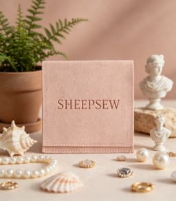 50pcs SHEEPSEW Microfiber Jewellery Envelope Pouches Custom Deboss Logo Multi Colors Jewelry Packaging Bag For Bridesmaid