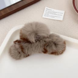 Luxury Large Plush Otter Rabbit Hair Claw Clip for Women, Elegant Fuzzy Chunky Hair Clip, Big Volume Bun Maker Shark Clip