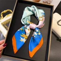 2024 Luxury Floral Print 70cm Square Silk Scarf Women Designer Scarves Bandana Foulard Shawl Hijab Echarpe Hairband Tie Ribbon