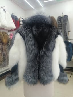 Luxury Genuine Silver Fox Fur Jacket Real Natural Coat Full Sleeves Winter Plush Red Outerwear for Fashionable Cold Weather