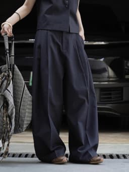 [EAM] High Waist Navy Blue Pleated Brief Long Casual Wide Leg Pants New Trousers Women Fashion Tide Spring Autumn 2026 1DJ3459