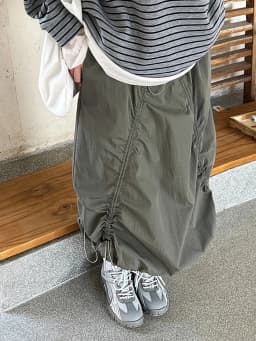 [EAM] High Elastic Waist White Drawstring Irregular Casual Half-body Skirt Women Fashion Tide New Spring Autumn 2026 1DH9428