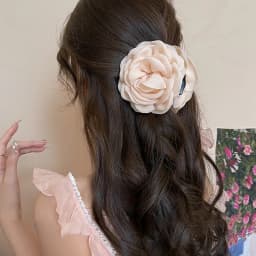 1/4 piece high-end princess-style rose hairpin for women. Elegant fabric shark-shaped clip.
