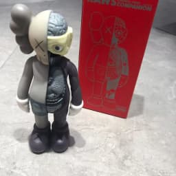 Violent Bear Action Figurine XX Statue Living Room Decoration Figure Table Sculpture Trendy Street Art Desk Ornament Toy Gift