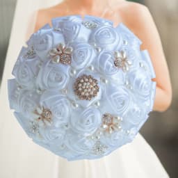 17design New White Wedding Bride Holding Flowers Artificial Bouquet Ribbon Rhinestone Pearl Bouquet Decoration Bride Groom Dance