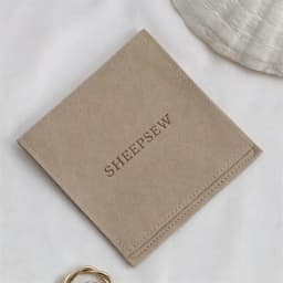 50pcs SHEEPSEW Microfiber Jewellery Envelope Pouches Custom Deboss Logo Multi Colors Jewelry Packaging Bag For Bridesmaid