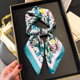 2024 Luxury Floral Print 70cm Square Silk Scarf Women Designer Scarves Bandana Foulard Shawl Hijab Echarpe Hairband Tie Ribbon